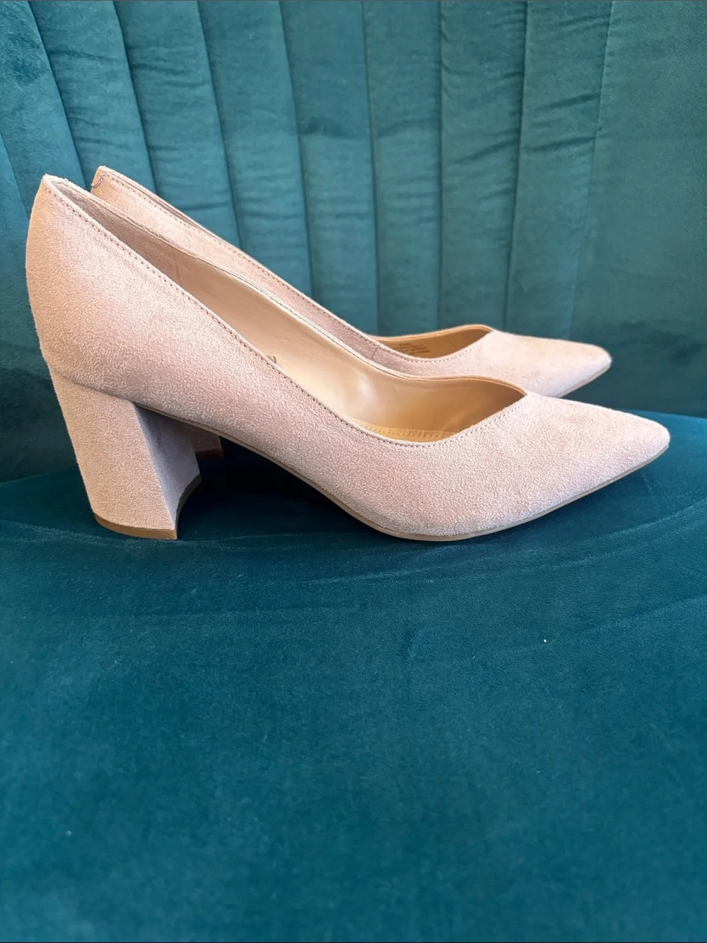 Marc Fisher Pointed Suede Pumps in Nude Size 8 1/2 Like New‎
